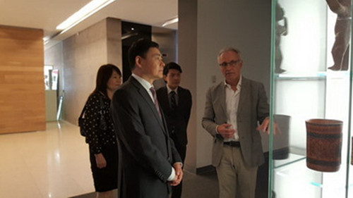 薛總領事參觀博物館