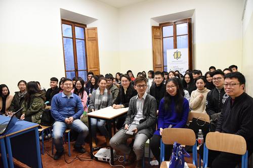 中國僑網(wǎng)講座現(xiàn)場。