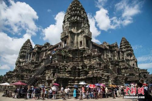 中國僑網(wǎng)資料圖:柬埔寨暹粒著名景點(diǎn)小吳哥窟迎來眾多游客 中新社記者 洪堅(jiān)鵬 攝