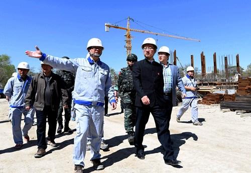 中國僑網(wǎng)劉大使考察援阿喀布爾大學(xué)綜合教學(xué)樓和禮堂項目工地