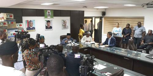 中國僑網(wǎng)圖片來源:中國駐尼日利亞使館網(wǎng)站