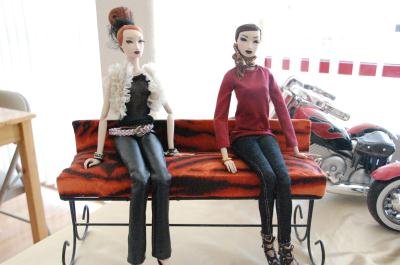 蘇琦雯千辛萬苦訂到的全球50只限量法國手工樹脂娃娃。(美國《世界日報(bào)》/高梓原