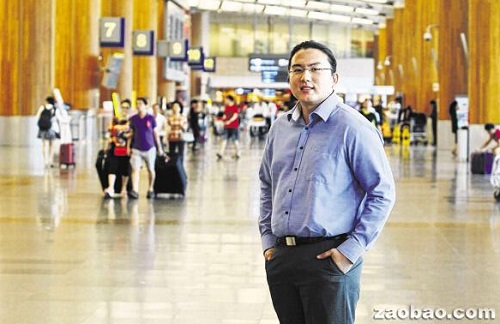 許鳴生是首批交通部“導(dǎo)燈獎(jiǎng)學(xué)金”得主,目前任職于新加坡民航局。(新加坡《聯(lián)合早報(bào)》/曾坤順