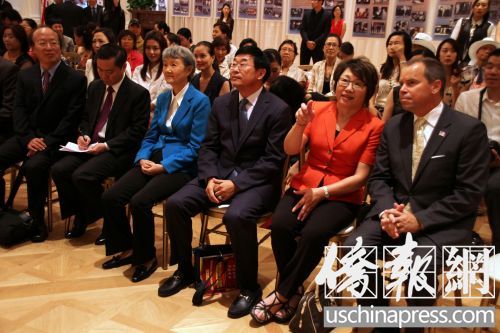 出席葉劍英元帥史跡詩詞展的嘉賓及社團負責人。(美國《僑報》/邱晨