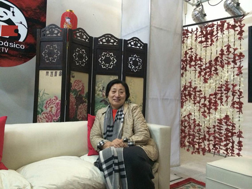 中國僑網(wǎng)金長城文化傳媒公司董事長陳靜女士被阿根廷政府授予杰出移民獎,她也是第一個獲得此獎的華人女性。