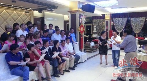 中國僑網(wǎng)眾僑領、會長演排《我的中國心》(西班牙歐浪網(wǎng))