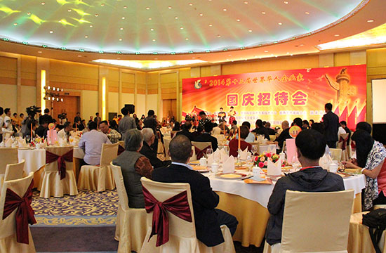 中國僑網(wǎng)招待會(huì)現(xiàn)場。