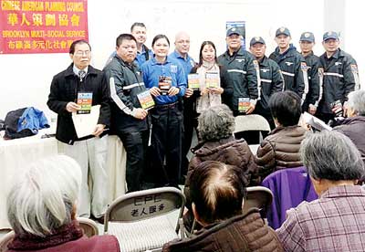 中國僑網(wǎng)警局舉辦防犯罪講座,著重強調(diào)祈福黨詐騙。(美國《星島日報》)