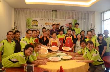 中國僑網(wǎng)出席活動的理事會員們合影留念。(馬來西亞《詩華日報》