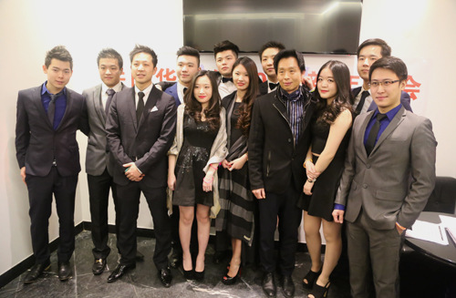 中國僑網(wǎng)“華二代”活動(dòng)組委會(huì)成員。(法國《歐洲時(shí)報(bào)》/孔帆 攝)