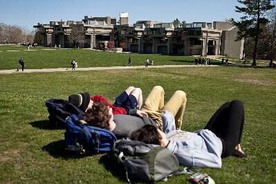 中國僑網(wǎng)美亞裔擠進(jìn)長春藤名校難度增加(美國《世界日報》)