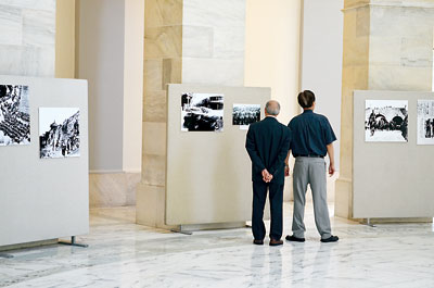 中國僑網(wǎng)圖片展現(xiàn)場。(美國《星島日報》)