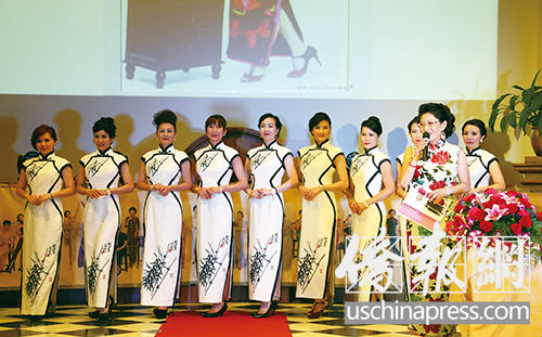 當晚的旗袍表演,以及會長戰(zhàn)安娜致辭。