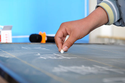 尹希不強(qiáng)求女兒學(xué)習(xí)中文。(參考消息)