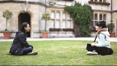 南京媽媽黎銘在英美名校走訪中國留學(xué)生。