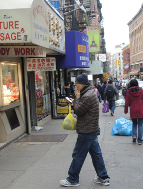 華裔男性的吸煙率高達(dá)21%。(美國(guó)《世界日?qǐng)?bào)》/尹英姿