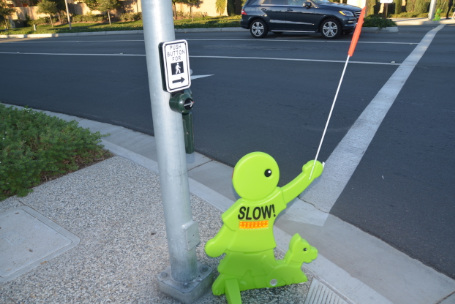 爾灣市江達(dá)發(fā)生車禍的羅斯福路和及海灣樹(shù)街(Bay