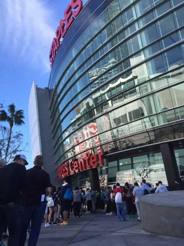 觀眾等待入場(圖片來自美西南學(xué)聯(lián)圖)