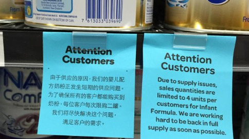 Woolworths貼出的限購(gòu)?fù)ㄖ胁町悺#ò闹扌驴炀W(wǎng)援引《先鋒太陽(yáng)報(bào)》)