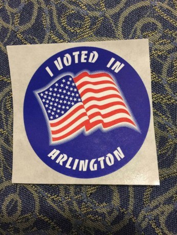 王建霞在阿靈頓郡投票后獲得“I