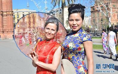 巴塞羅那的旗袍秀。新華網(wǎng)發(fā)(賀耀龍