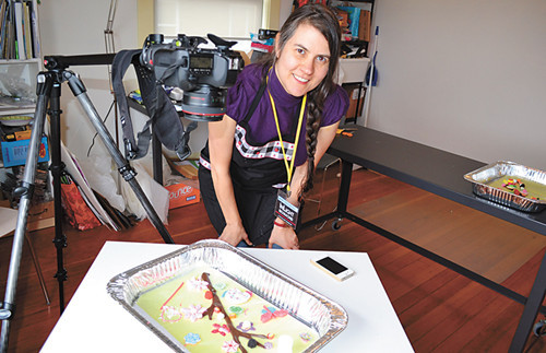 韋普勒為糖果櫻花手工拍照。