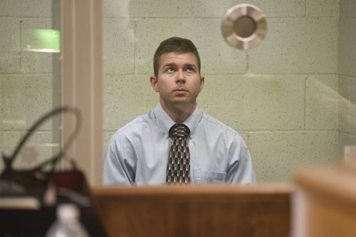 嫌犯郝布施在法庭上。(美國(guó)《僑報(bào)》)