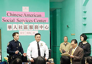 陳志杰提醒耆老撿拾瓶罐需謹(jǐn)慎。(美國《星島日?qǐng)?bào)》)