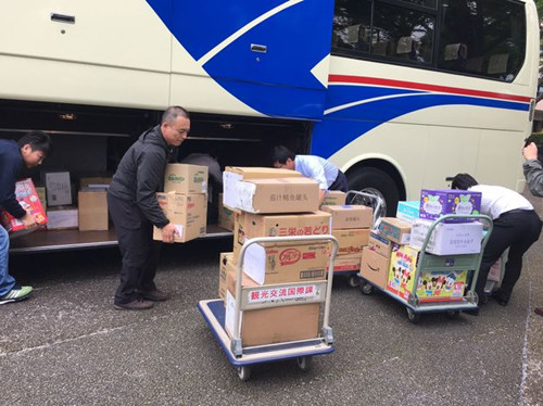 岐阜縣華人企業(yè)、團(tuán)體和留學(xué)生組織募集的救災(zāi)物資送抵災(zāi)區(qū)。