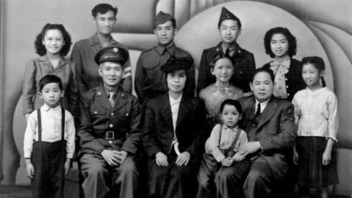 1946年,Wong