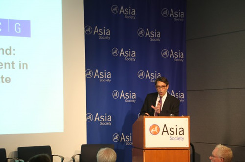 報告作者之一,羅森咨詢合伙人馬貢演講。(美國《世界日報》/洪群超