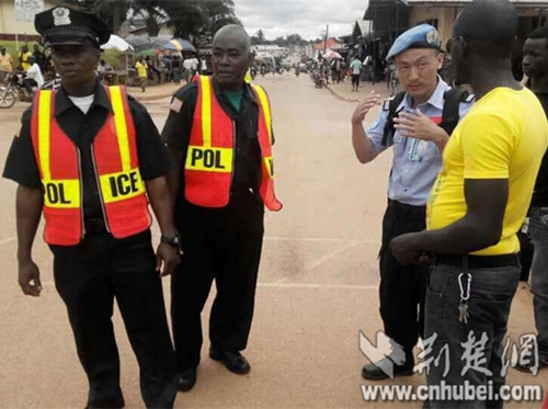 陳志軍指導(dǎo)當(dāng)?shù)鼐焐辖謭?zhí)勤