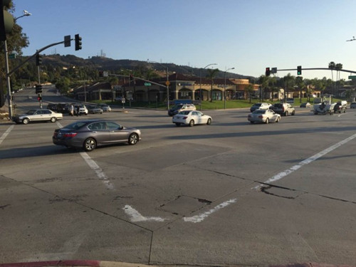 哈仙達(dá)岡Azusa和Colima的交口周圍小區(qū),一天內(nèi)共發(fā)生六起入室盜竊。(美國(guó)《世界日?qǐng)?bào)》/林奕均