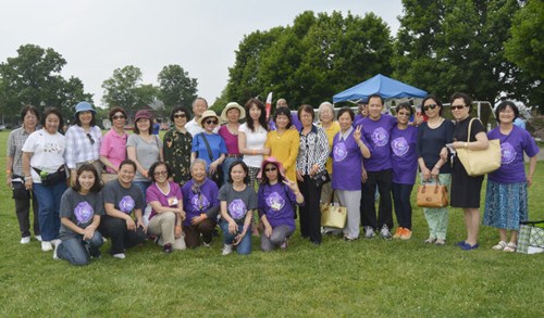 美國癌癥協(xié)會(huì)生命的禮贊,癌友表示癌癥不可怕。(美國《世界日?qǐng)?bào)》/俞姝含