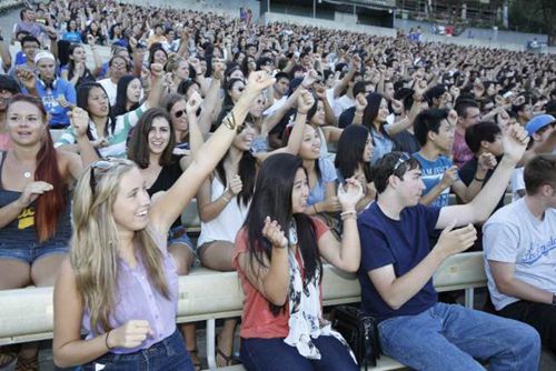 UCLA新生歡迎活動。(美國《世界日報》