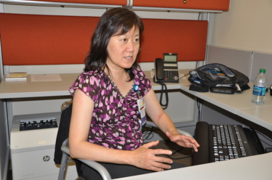 李應(yīng)燦呼吁病患踴躍向藥師提問。(美國《世界日報(bào)》/林亞歆