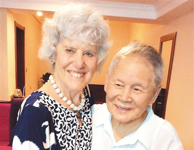 王成漢和瑪麗(左)