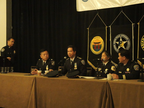 陳文業(yè)(左三)、吳銘恒(左二)分享經(jīng)驗(yàn)。(美國(guó)《世界日?qǐng)?bào)》/高夢(mèng)梓