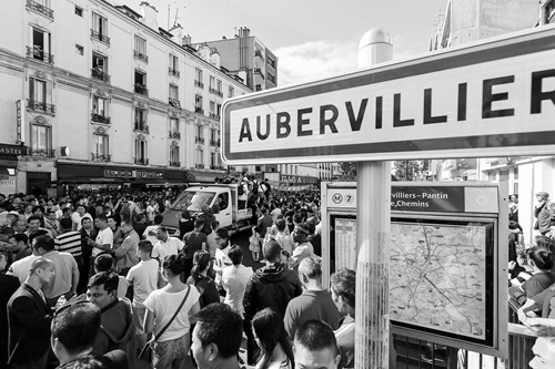 圖片說(shuō)明:21日,巴黎東北部近郊?xì)W市華人集會(huì)現(xiàn)場(chǎng)。