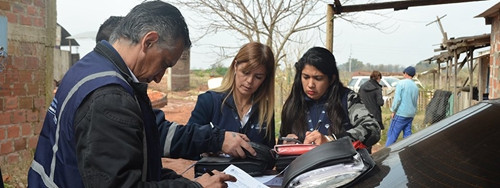 移民局人員在執(zhí)行執(zhí)法檢查