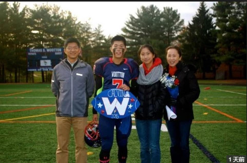 李保羅與兒子及家人。(美國中文網(wǎng))