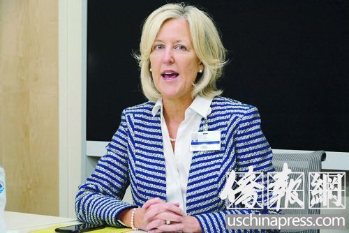 霍格醫(yī)療中心的副總裁布朗。(美國(guó)《僑報(bào)》/夏嘉