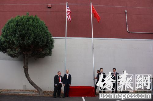 升旗典禮振奮人心。(美國《僑報》/詩喬