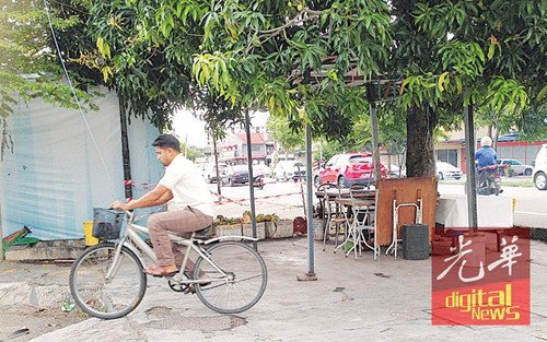 椰水檔在檔主被扣押后也倉促關(guān)閉。(馬來西亞《光華日報》)