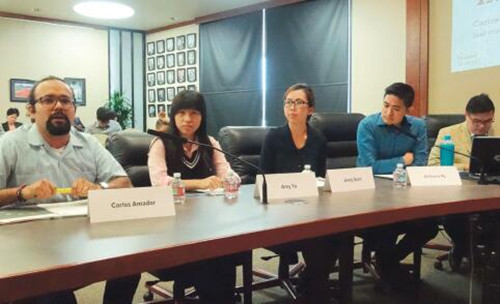 余瑩瑩(左二)在聽證會上陳述自己的境遇。