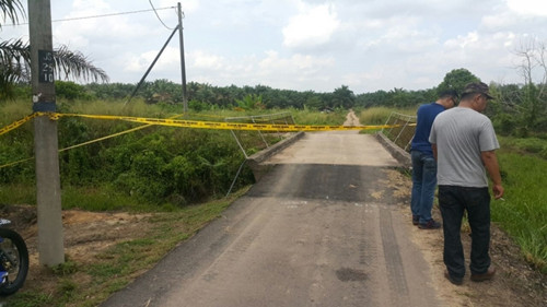 死者的尸體是在這段路上被發(fā)現(xiàn)。(馬來西亞《星洲日?qǐng)?bào)》)