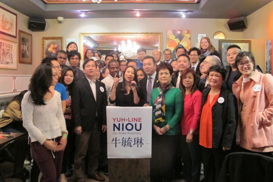 牛毓琳在曼哈坦下城舉行慶功宴。(美國《世界日報(bào)》/金春香
