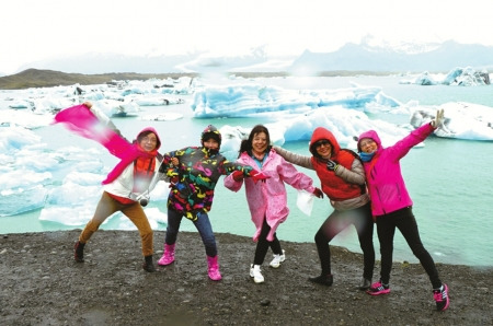 中國僑網(wǎng)易平凡與“姐妹淘”在冰島