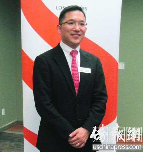 中國僑網(wǎng)哈佛大學(xué)面試官暨圣安東尼社區(qū)大學(xué)董事局董事陳介飛。(美國《僑報》/翁羽 攝)