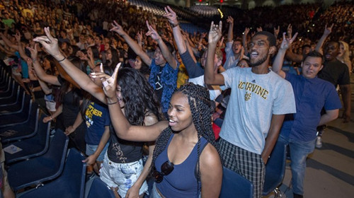 中國(guó)僑網(wǎng)爾灣加大多元化,學(xué)生來(lái)自各個(gè)不同族裔。(爾灣加大官網(wǎng))